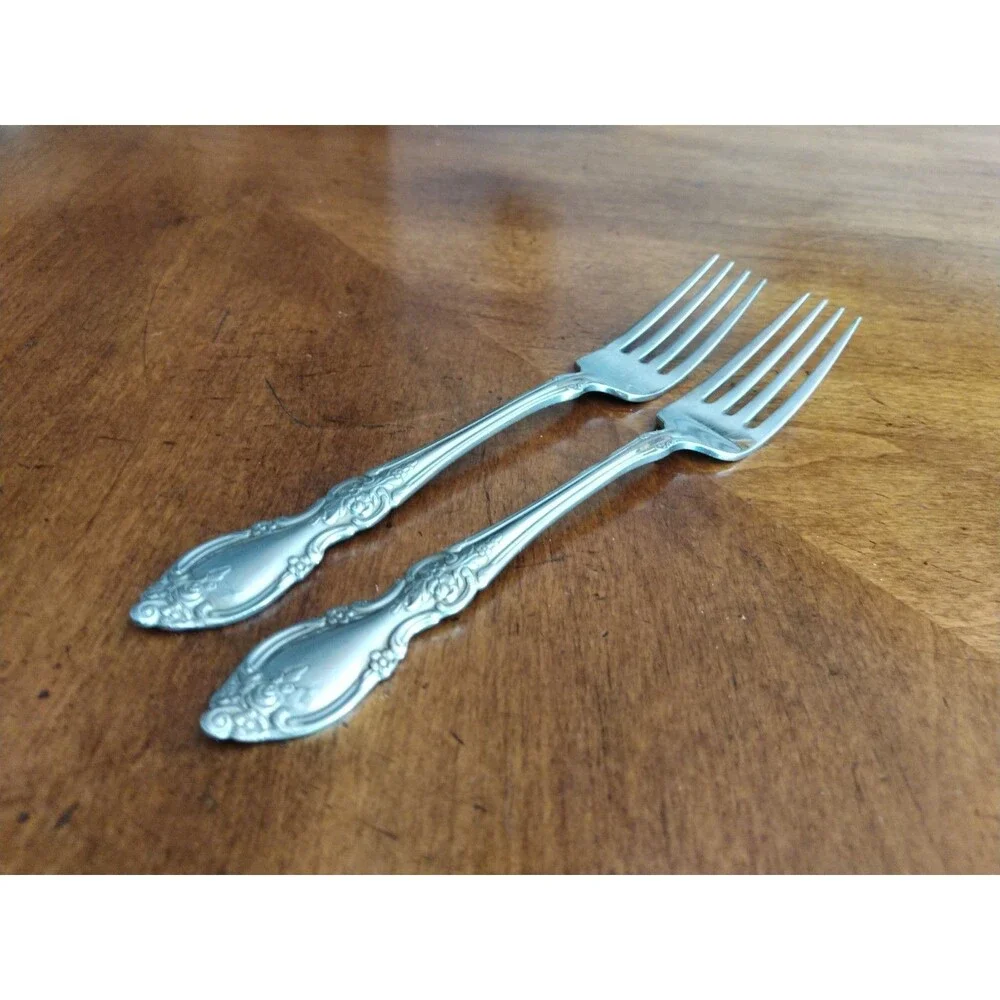 Lot of 2x Oneida Community Louisiana Dinner Forks Stainless Flatware 7.1